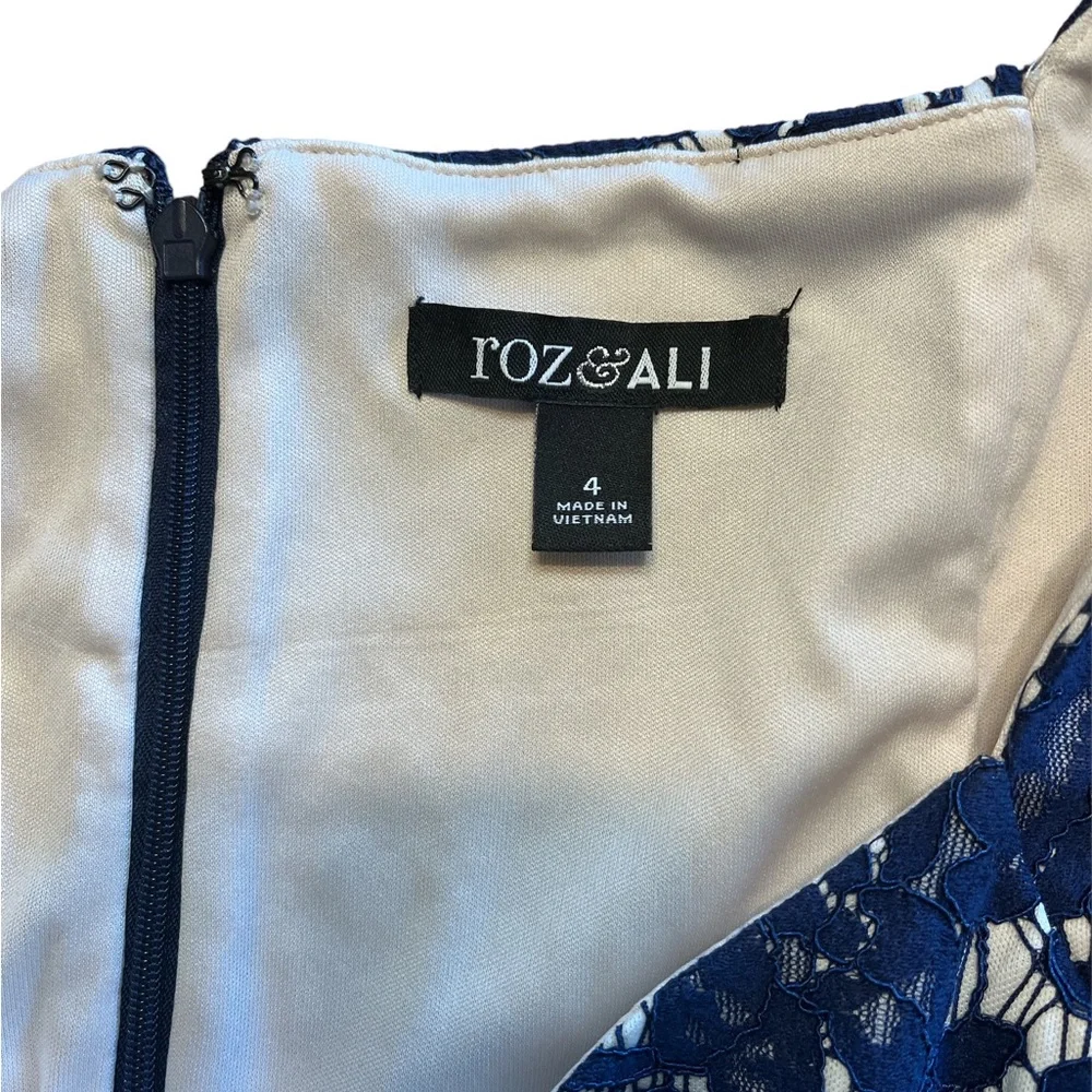 Roz & Ali Navy Blue/Cream Lace Dress ~ Size 4 - Picture 3 of 8